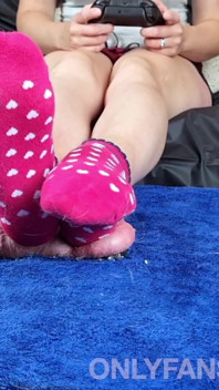 Amateur Ballbusting and Crunshing with Hot Socks and Barfoot