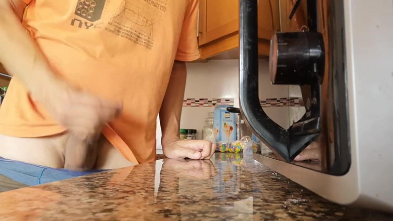 Rafael Torreano: Xem tôi xuất tinh trên quầy bếp