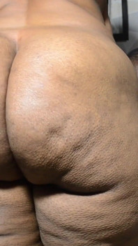 Ho cercato di scopare questa donna bbw nel bagno dell'appartamento molto piccolo e il risultato?