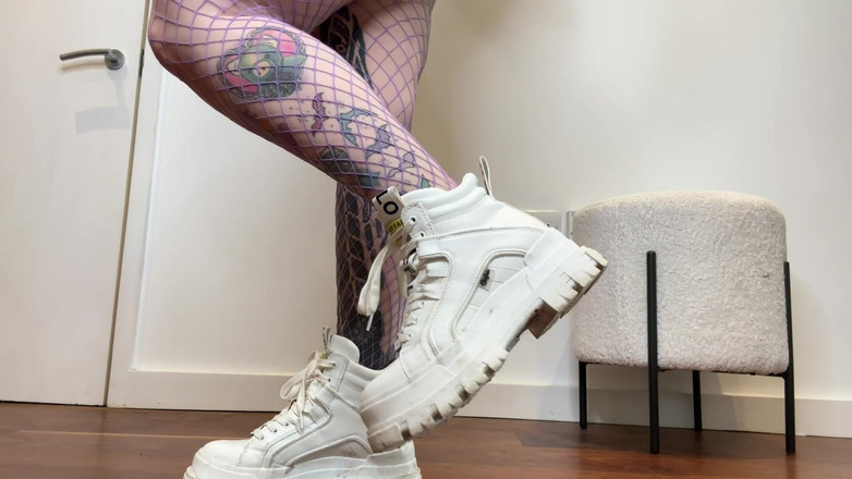 Miss Valentina: Kirli spor ayakkabı eğitimi