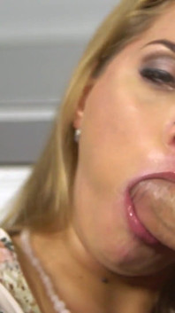 Girls Rimming - esposa gostosa Sofi é tudo para jogo anal