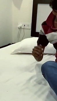 Condividere la moglie con il migliore amico dell'hotel sesso hardcore