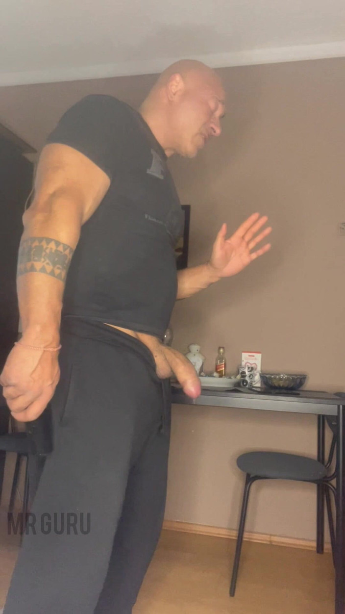 Mr. Guru: Mastürbasyona yakalandım oh odama gelmeyin