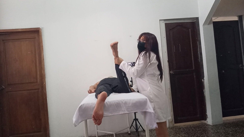 NEGRITA SEXY: Le massage à l’institut s’est terminé délicieusement ! Mon copain est entré...