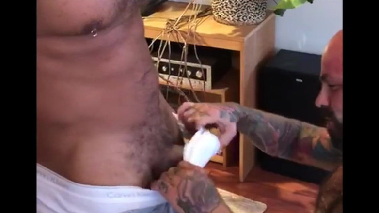 PRIVATE CLUB BIG COCK FUCKERS: Daddy Rogue Crus dikongkek mentah oleh Iktor Rom