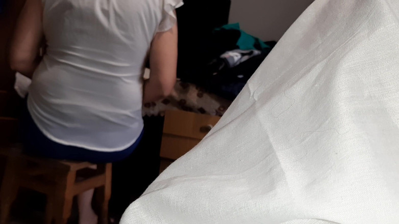 Lesbian-illusion: Enquanto nossa professora está verificando a lição de casa, minha...