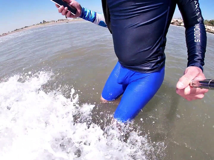 Cool Body: Bărbați și femei de pe plajă se excită văzând pula mea în...