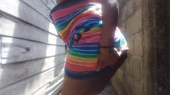 Super sexy ebony cuties: Cewek sange ini lagi asik kencing sambil ngomong jorok