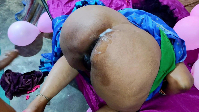 Annubhabhi4: Индийская домохозяйка в её день рождения