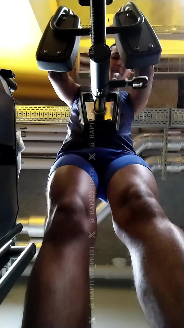 baptiste_petit: Im Fitnessstudio...