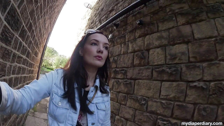 Faye Taylor: Мокання на відкритому повітрі