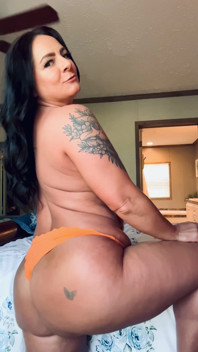 Big MILF Ass Shake in Slo Mo