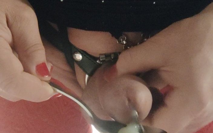 Ashlie: Kadın kılıklı gavat için boşalıyor