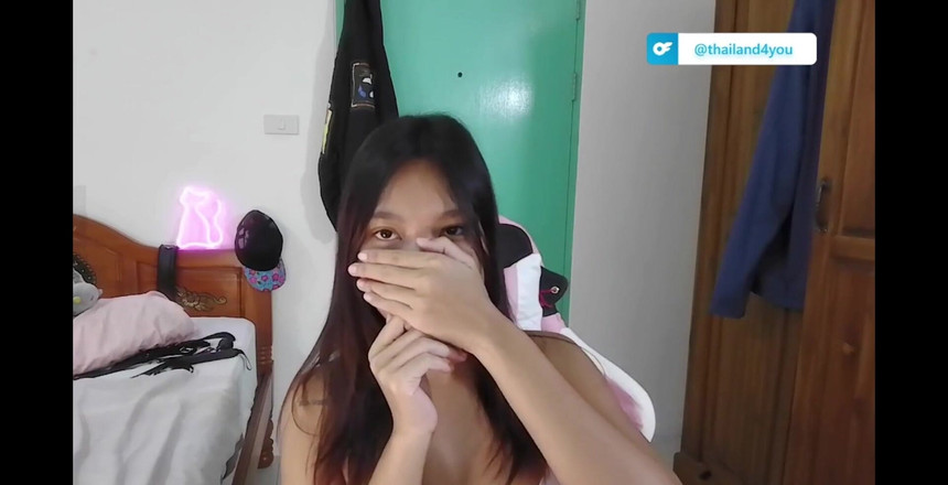 Cupcake: Lief Aziatisch meisje - intiem dildo-plezier