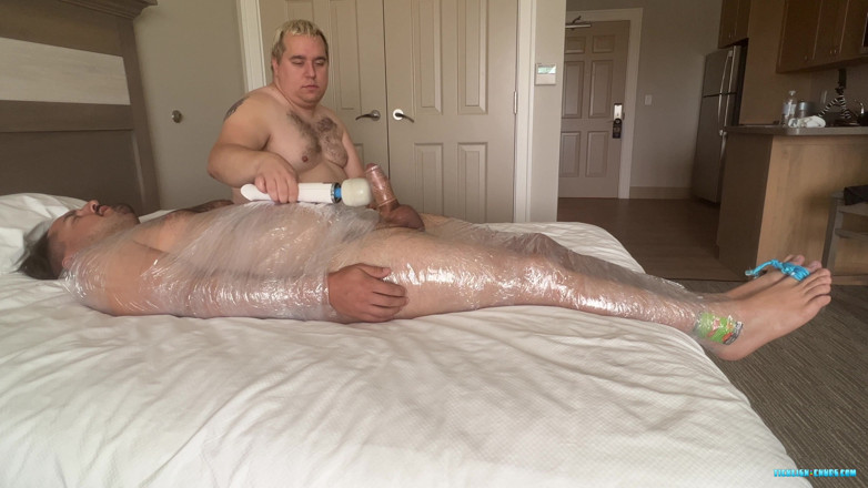 Ticklish Chubs: Cù hoàng tử xác ướp