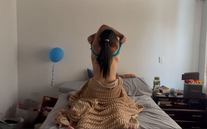 zoemelissa: Sexy lesbičky šukají s kocovinou po párty