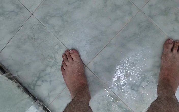 Lkdick8: Duşta çiş. Lk yarak