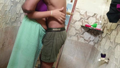 Mami4711: Chłopak dzwoni do domu łazienka funking bardzo ciasne! Indyjski Tamil gorące...