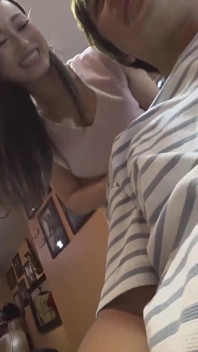 Dívka s velkými prsy, která pracuje v kosmetickém salonu. expertka na sání dělá její av debut! -2