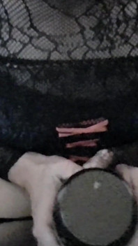 자위하면 강렬한 오르가즘과 함께 욕이 나오게 돼요