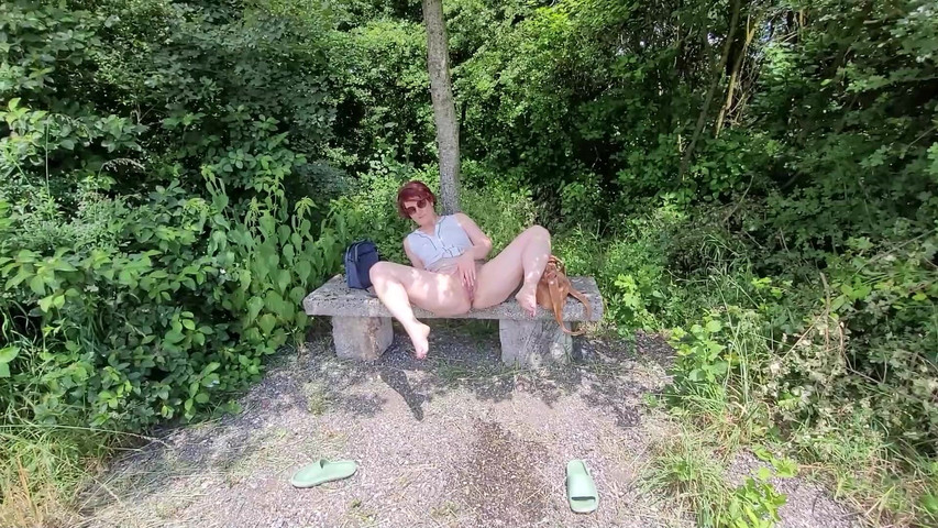 Spontaneous Fuck at the Edge of the Forest (Popp Sylvie)