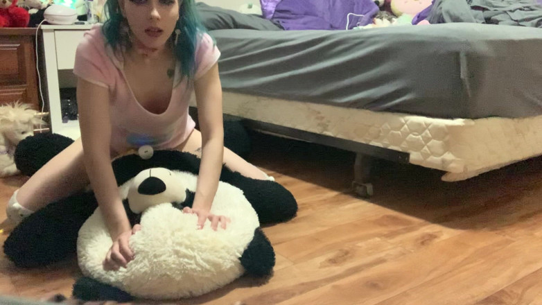 EmoDream1998: Scopando il peluche fino all'orgasmo