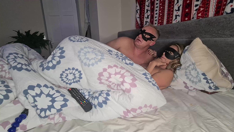 Anal Fetish Couple: O mamă sexy foarte incitantă savurează futaiul cu înregistrare de acasă și îmi...