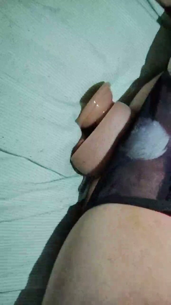 Ambratrav: Crossdresser Italian Whore Play Dildo at Home