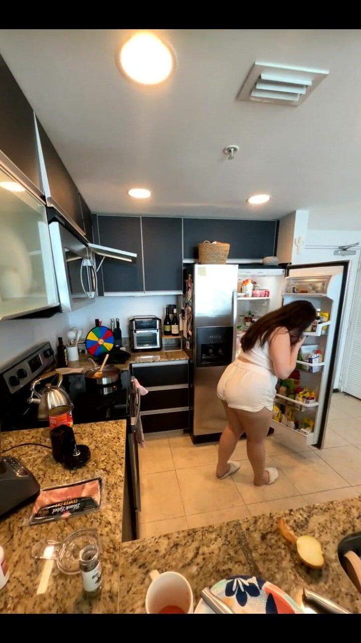 Dani Valentina: Transmisie în direct cu Dani Valentina