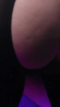 Per favore piscio sul mio cazzo! Oh sì! Più! Ora girati e piegati verso il basso, ti darò quello che vuoi. Scopata alla pecorina.