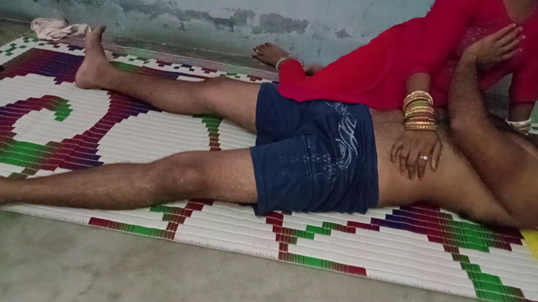 FireeCouple: Первый раз индийская горничная трогает хуй