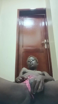 Pembe külotu giyirken dildoyla çok güzelce boşal ve düzenleme yok