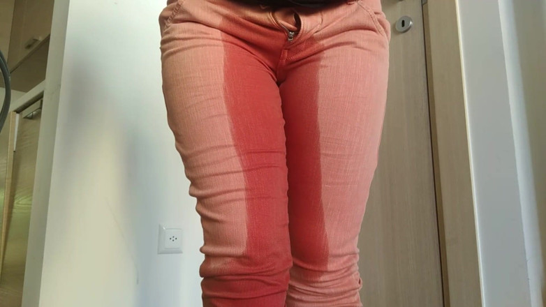 RavenBigAss: Locked out of the bathroom, desperate Raven is pissed into...
