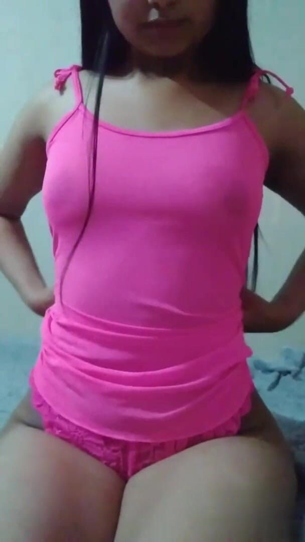 Naughtyteen8276: žena v růžovém prádle masturbuje