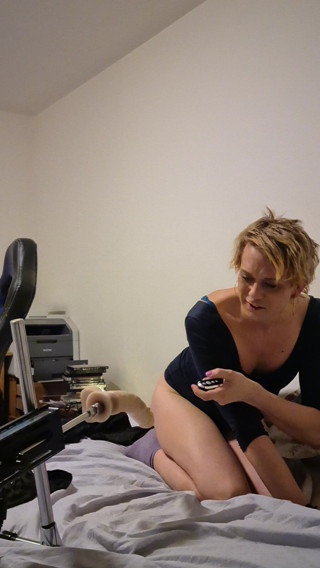 TS-Andrea: Me in bed with my fucking machine