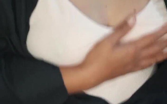Atiqah jb: Baw się z moją piersią, chcę, żebyś ją ssał i ścisnął
