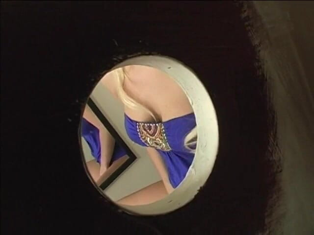 Glory Hole Babes: Блондинка-шлюха ест сперму после горячего минета у глорихола, экшн