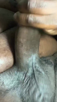 Ayah gay beruang melancap zakar hitam solo menyebabkan pancutan mani besar-besaran & merintih