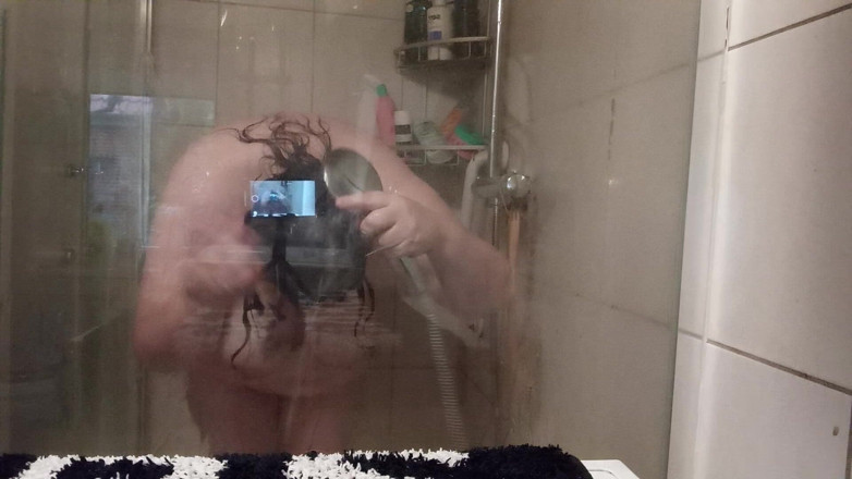 tammara big: I'm Taking a Nude Shower