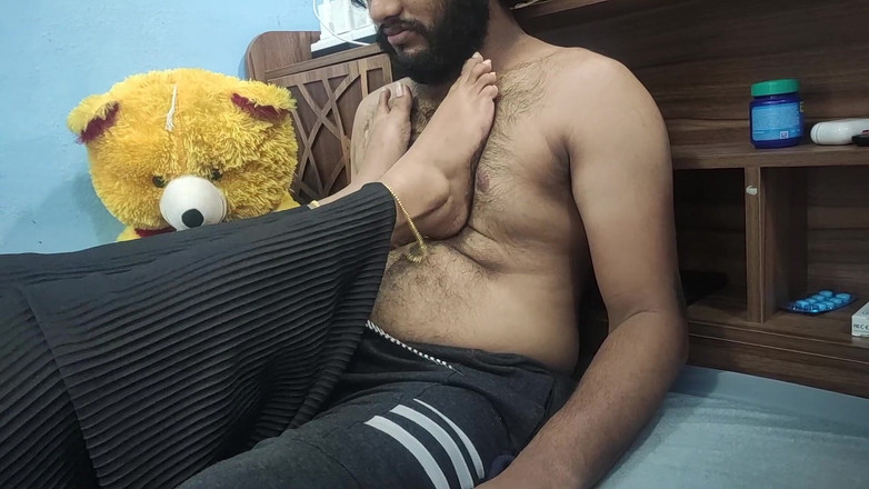 Vaigavarun Feet romance: Топтка груди