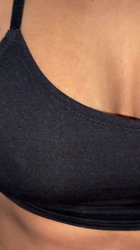 La mia sorellastra desi mostra il corpo eccitante