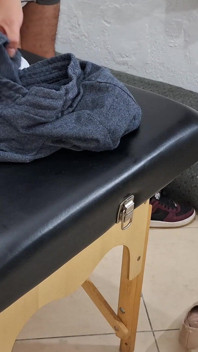 Ele foi ao urologista porque ele não sentia mais prazer e ela enfiou a cinta-nele até ele gozar.