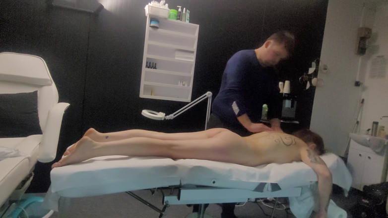 LuTosT: Я пришла к массажисту, после массажа я хотела, чтобы он был в моей киске, я пришла громко