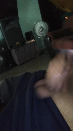 AlexAlejandro13: Mmmm Jak Se Zahřívám Na Gauči