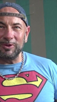 Bello ragazzo peloso