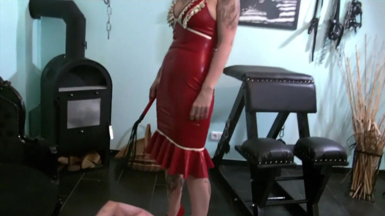 Domina Lady Vampira - SM Studio Femdom Empire: Злая дама в красном 1/2