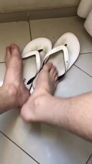 Riu Melo: Abercrombie & fitch: foot worshipped