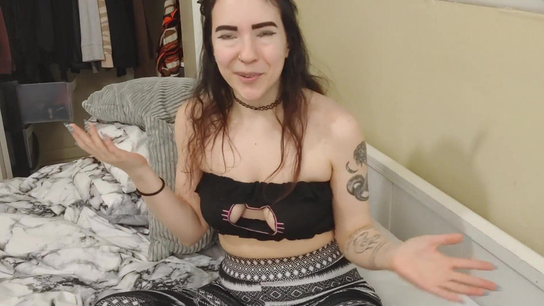 lilredvelvettt: 我如何在我的裸露阴户上使用我的日立