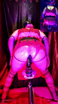 Twerking in minigonna Cavalcando il mio Dildo 4