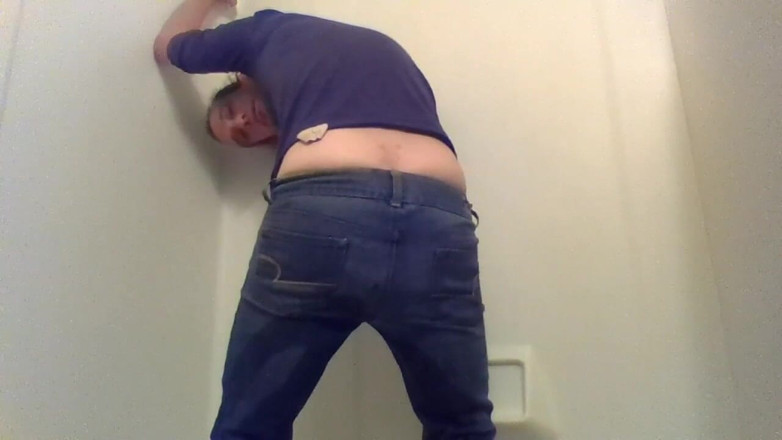 LilTaste: Śliczne Transgirl Pissing Dżins celowo po raz pierwszy; W pełni...